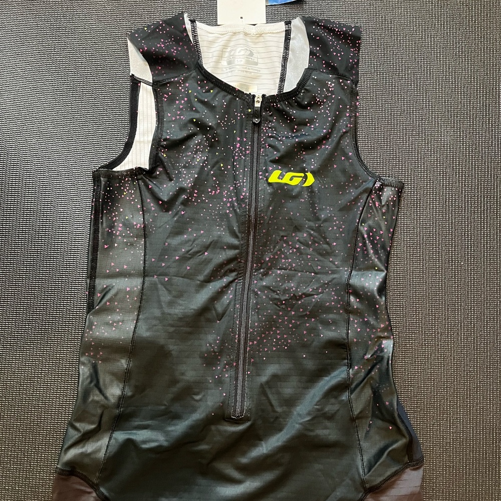 Louis Garneau pro carbon women’s tri top size small- new